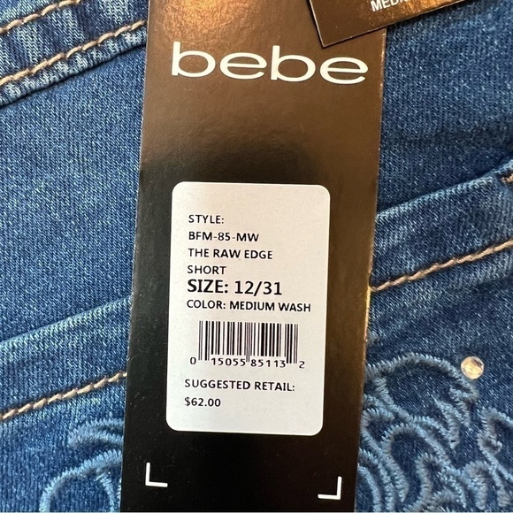 bebe Raw Edge‎ Short NWT SZ 12 31 Embellished Medium Wash - Picture 5 of 13